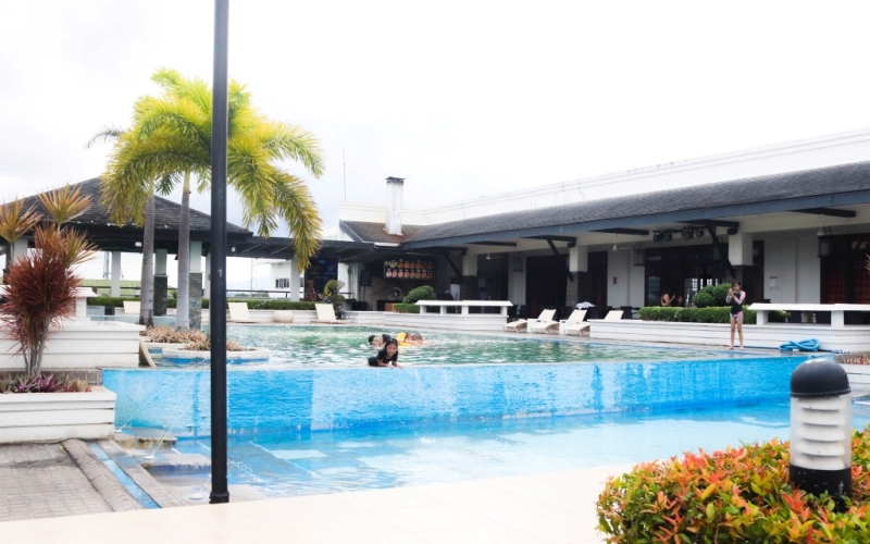 フィリピン留学 Cebu21 - LSLC-pool areas ground floor and chalet-6